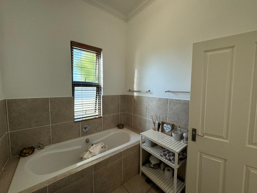 To Let 3 Bedroom Property for Rent in Royal Ascot Western Cape